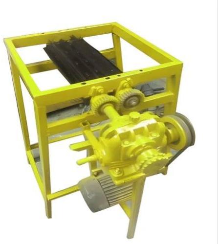 1.5 HP Semi Automatic Coconut Dehusking Machine