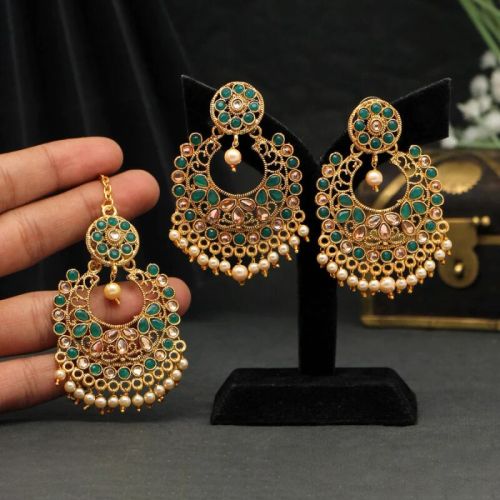 Green Color Maang Tika Kundan Earrings