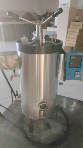 Stainless Steel Vertical Autoclave, Capacity : 75 Ltr