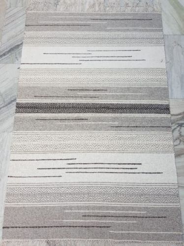 Handloom Cotton Rugs, For Homes, Offices, Pattern : Plain, Printed