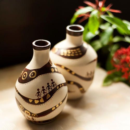 Clay Flower Vase, For Decoration, Feature : Attractive Designs, Fine Finishing, Shiny Look