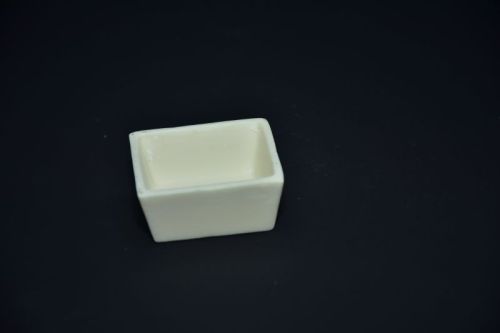 Non Polished Plain High Alumina Rectangular Tray, Size : Multisize