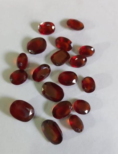 Green Oval Polished 186.90 Carat Hessonite Gemstone, For Jewellery, Size : Standard