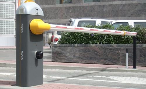 Orange Electric Steel Parking Barrier, For Road Safety, Feature : Crack Proof, Durable, Movable