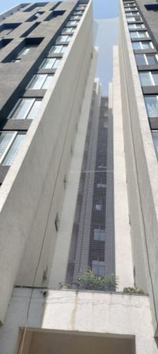 BUILDING OPEN AREAS COVERING PIGEON SAFETY NETS