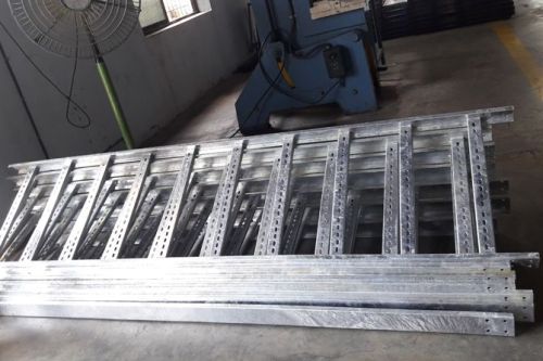Silver Polished Ladder Type Cable Trays, Feature : Rugged Proof, Premium Quality, High Strength
