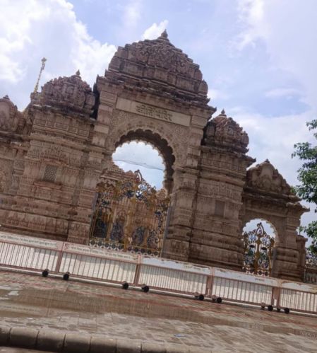 Polished Carved Sandstone Temple Gate, Feature : Attractive Designs, High Strength, Quality Tested