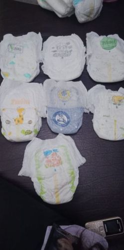 Plain Baby Diaper, Feature : Comfortable, Disposable, Easy To Wear, Eco Friendly, Leak Proof, 12 HR Apures