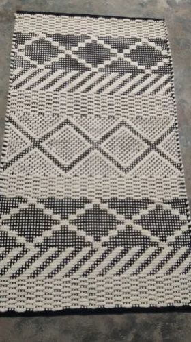 Rectangular Woolen Jacquard Geometric Pattern Carpet, For Home, Hotel, Restaurant, Size : 2x3 Feet
