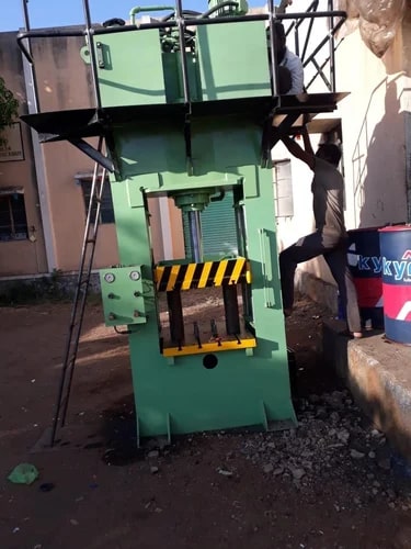 Rectangular Polished Cast Iron Non CNC Hydraulic Press, For Industrial, Certification : CE Certified