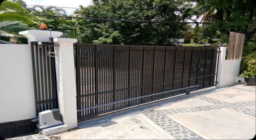 Silver Polished Stainless Steel Gate, For Hotel, Home Offices, Size : 4x6ft, 6x6ft