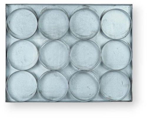 Silver Rectangular Metal Buns Tray, For Baking Use, Technics : Hand Made