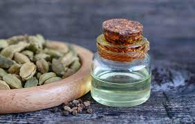 Seed Cardamom Oil - Organic, Certification : ISO, GMP, Halal, FASSAI
