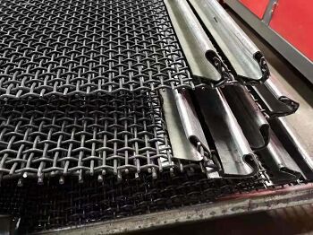 Nickel Vibrating Screen Wire Mesh, For Cages, Construction, Weave Style : Plain Weave, Welding Bank