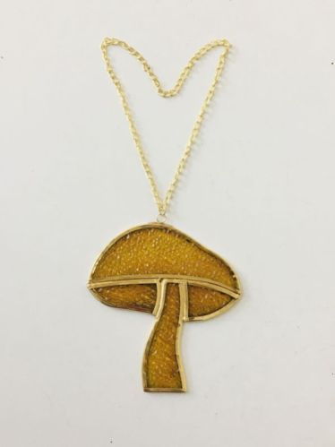 Mushroom Shape Glass Hanging, Packaging Type : Thermocol Box