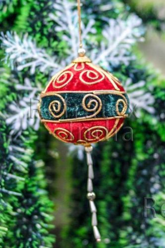 Metallic Yarn Handmade Christmas Ornament, For Decoration, Gifting, Feature : Attractive Design, Durable
