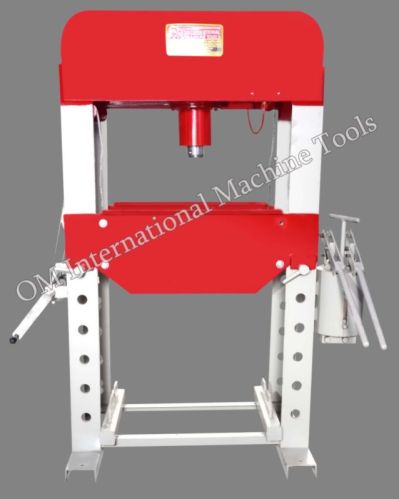 Hand Operated Hydraulic Press 40 Ton, For Industrial, Packaging Type : Wooden Box, Cartoon Box, Metal Sheet Box