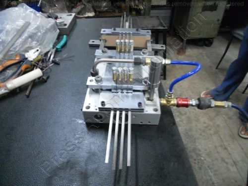 4 Strip Pneumatic Feeder, For Industrial, Color : White