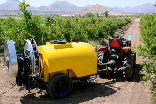 Yellow Metal Tractor Operated Sprayer, For Agricultural Use