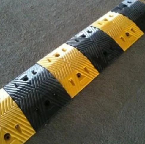 Black Speed Breaker Rubber, Feature : Durable