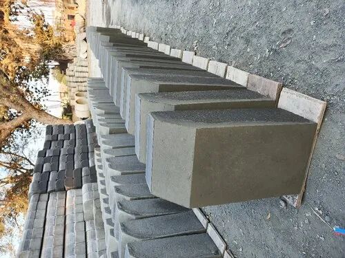 Gray Slab Concrete Kerb Stone, For Pavement, Grade : M20