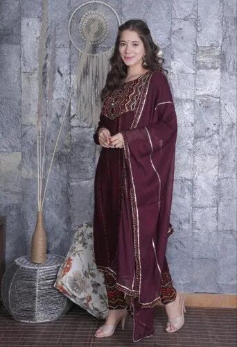 Fateh Enterprises Brown 3/4 Sleeve Cotton Embroidery Kurti, Occasion : Party Wear