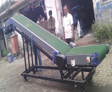 Rectangular Polished Truck Loading Conveyor, For Moving Goods, Voltage : 220V