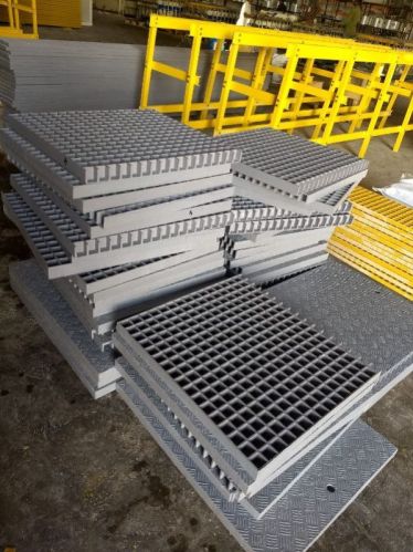 FRP Gratings With Chequered Plate And Handrails