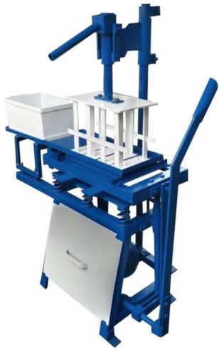 190 To 200 Kg (Approx) Manual Brick Making Machine, Capacity : 250 (bricks Per Hour)