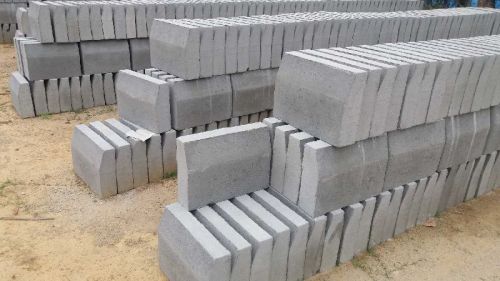 Grey Concrete Kerb Stone, For Flooring, Shape : Square