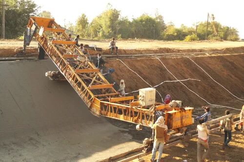 Sana Diamond Concrete Canal Paver, For Road Construction Work