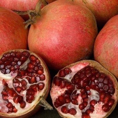 Organic Fresh Pomegranate, For Human Consumption, Packaging Type : Paper Box