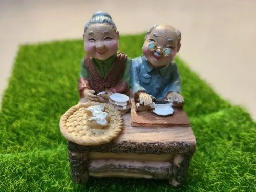 Old Couple Showpiece, For Home Decor, Size : 5cm