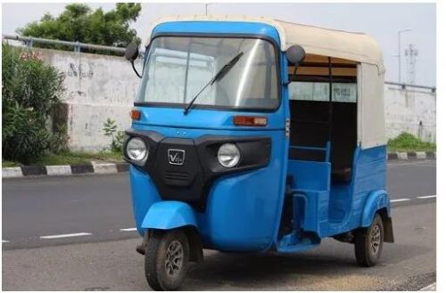Vaja Mild Steel Petrol Auto Rickshaw, Seating Capacity : 4 Including Driver