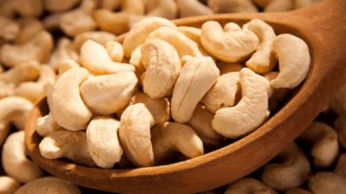 Light Cream Packed Curve Cashew Nuts, For Food, Certification : FSSAI Certified