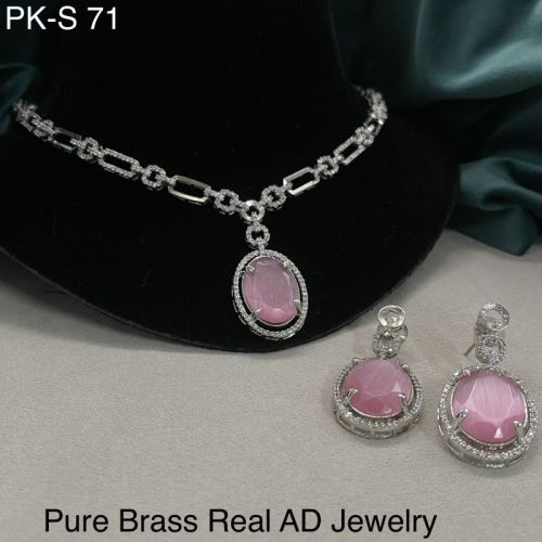 Polished AD Necklace Pendant Set, Gender : FEMALE