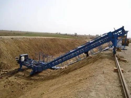 Fully Automatic Canal Slope Paving Machine, For Road Construction Work, Voltage : 440V