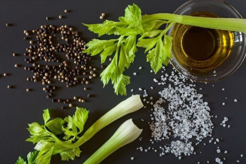 Celery Seed Oil, For Reduces Joint Problem, Nervousness, Headache, Certification : FSSAI