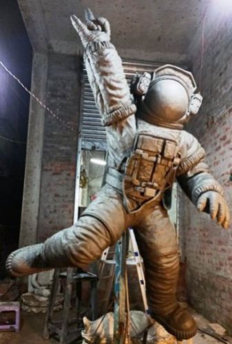 Plain Paint Coating Fiberglass Astronaut Statue, Size : All Sizes