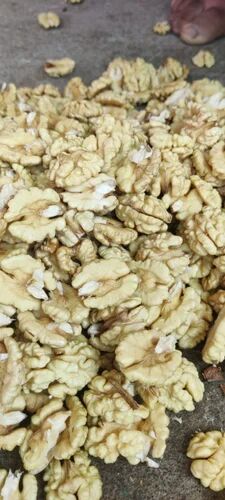 Milky White Walnut, Packaging Size : 1kg