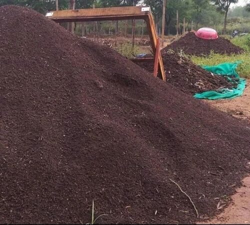 Black-brown Natural Farm Yard Manure, For Agriculture, Packaging Type : Plastic Bag