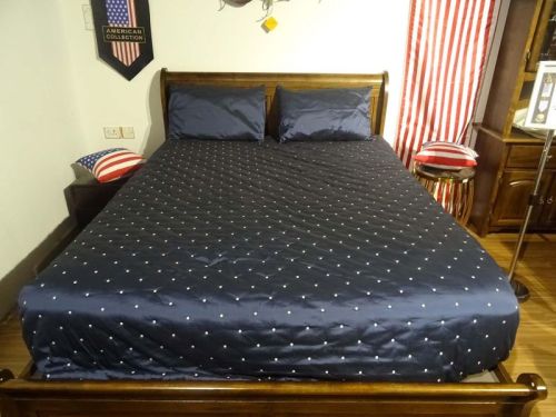 Dotted Designer Quilt Bedding Set, Feature : Impeccable Finish, Dry Cleaning, Anti-Wrinkle