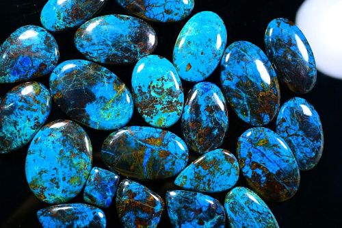 Multi Shape Polished Blue Shattuckite Cabochon Gemstone, Feature : Aptivating Look, Durable, Shiny Look