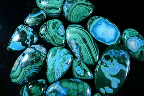 Polished Malachite Chrysocolla Gemstone, For Jewellery, Feature : Colorful Pattern, Fadeless, Shiny Looks