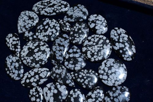 Polished Snowflake Obsidian Gemstone, For Jewellery, Feature : Colorful Pattern, Fadeless, Shiny Looks