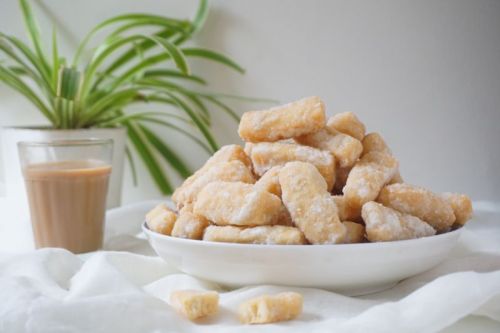 Maverick Bakes Shakkar Para, Taste : Sweet