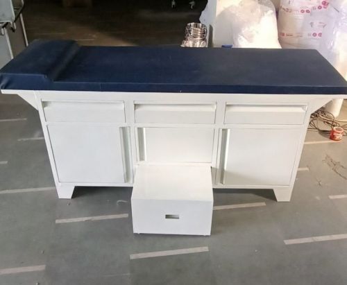 Stainless Examination Couch, For Medical Treatment Purpose, Length : 6-8 Feet, 8-10 Feet