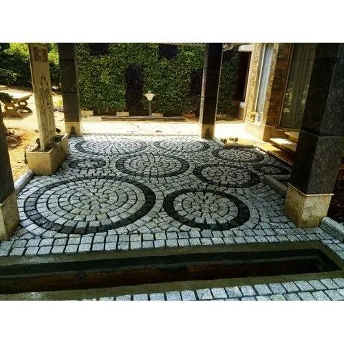 Multicolor Sqaure 20 Mm Flooring Cobblestone, Feature : Attractive Look, Fine Finish