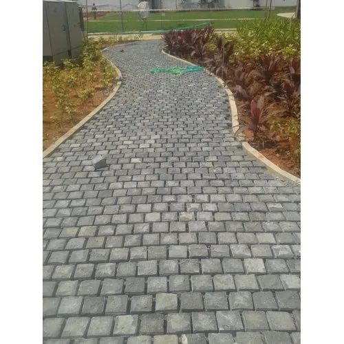 Grey Sqaure Rough 40 Mm Granite Cobblestone, For Pavement, Feature : Attractive Look, Durable