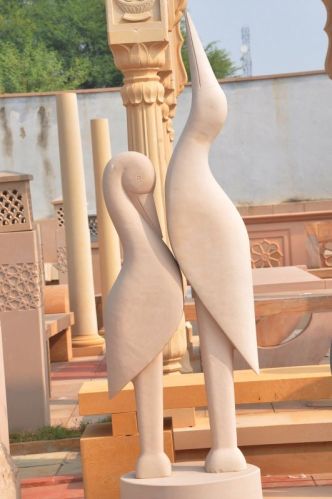 60 Kg Smooth Sand Stone Swan Pair, For Decoration, Size/dimension : Height 42